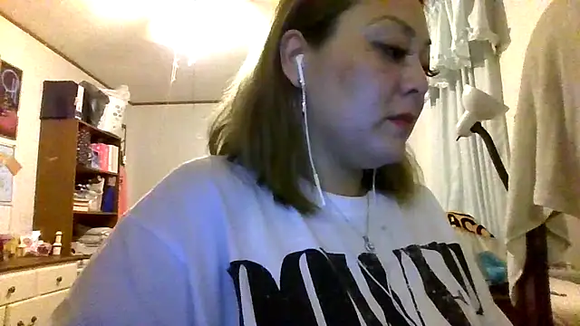 Snapshot of YOUNGFLICKA chatting on November 22, 4:11 am YOUNGFLICKA online show from November 22, 4:11 am