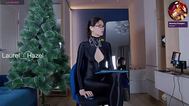 LAUREL HAZEL online show from December 12, 7:15 pm