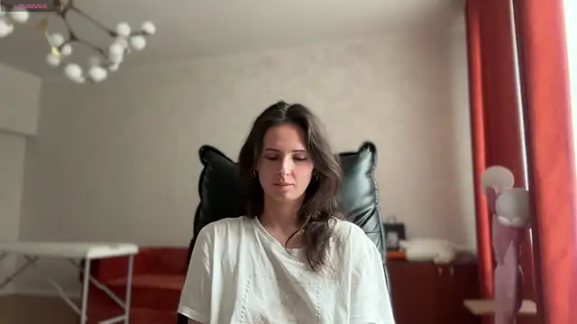 LAUREL HAZEL online show from June 24, 9:52 am