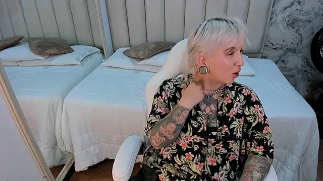 Snapshot of amy_ink chatting on October 5, 11:19 am amy ink online show from October 5, 11:19 am