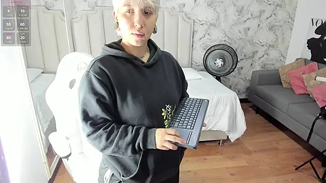 Snapshot of amy_ink chatting on October 6, 11:18 am amy ink online show from October 6, 11:18 am