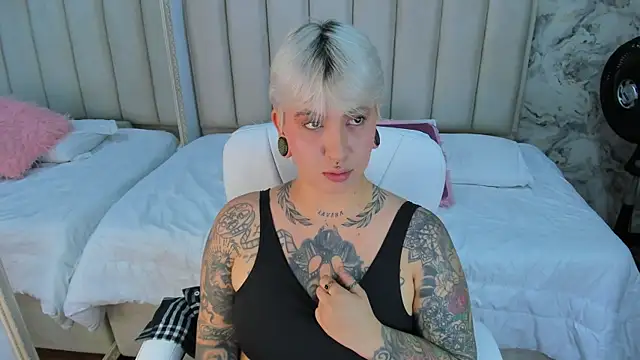 Snapshot of amy_ink chatting on October 16, 11:22 am amy ink online show from October 16, 11:22 am