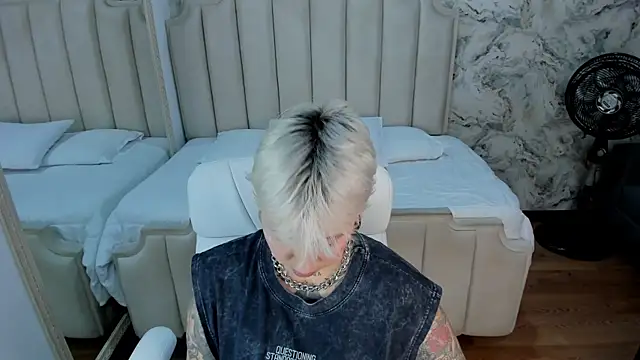 Snapshot of amy_ink chatting on October 18, 11:33 am amy ink online show from October 18, 11:33 am