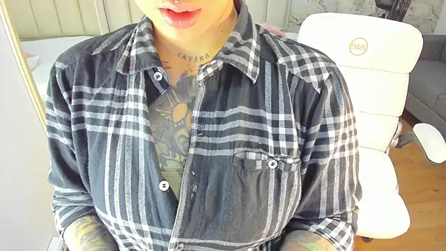 Snapshot of amy_ink chatting on October 20, 11:32 am amy ink online show from October 20, 11:32 am