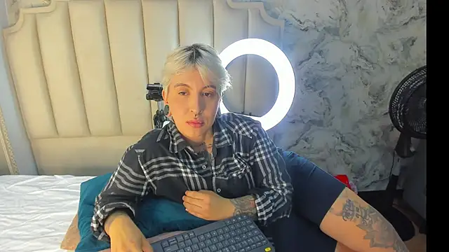 Snapshot of amy_ink chatting on October 29, 11:23 am amy ink online show from October 29, 11:23 am