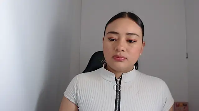 ReyleDoll online show from December 6, 7:56 pm