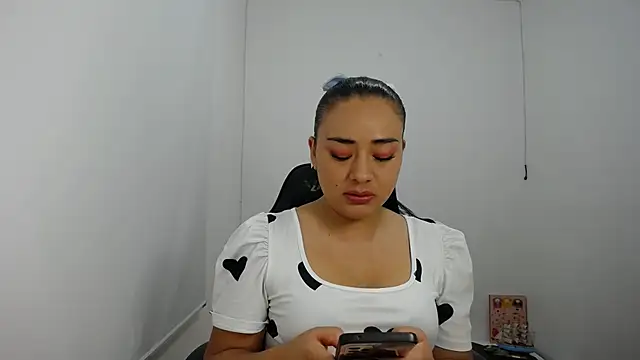 ReyleDoll online show from December 18, 12:43 am