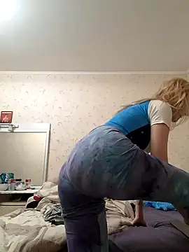 YogisticJuli666 online show from January 22, 5:37 am