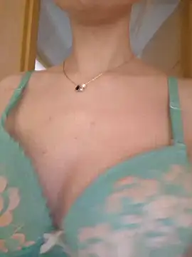 YogisticJuli666 online show from March 12, 7:02 am