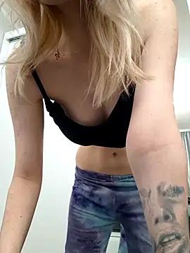 YogisticJuli666 online show from October 13, 4:56 am