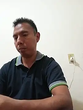 Snapshot of desnudo_Sexoxo chatting on January 5, 4:04 am desnudo Sexoxo online show from January 5, 4:04 am