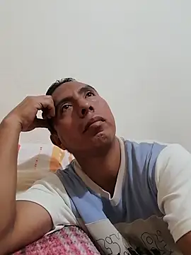 Snapshot of desnudo_Sexoxo chatting on January 21, 2:33 am desnudo Sexoxo online show from January 21, 2:33 am