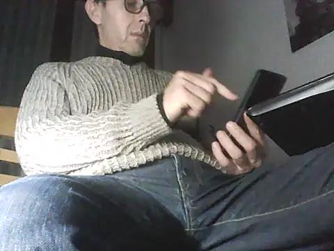 Snapshot of Moro_ra chatting on November 18, 7:40 pm Moro ra online show from November 18, 7:40 pm