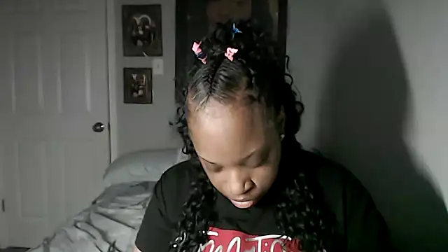 Snapshot of Sexymona1218 chatting on October 11, 9:35 pm Sexymona1218 online show from October 11, 9:35 pm