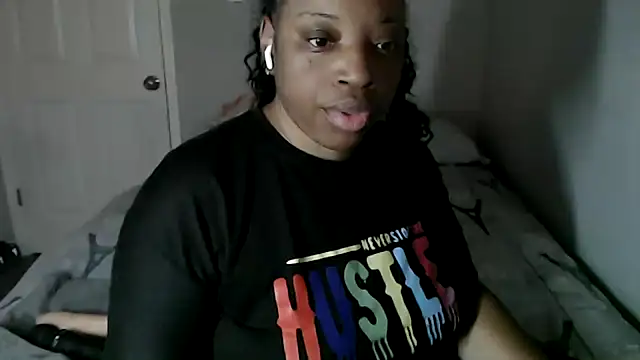 Snapshot of Sexymona1218 chatting on October 29, 5:14 pm Sexymona1218 online show from October 29, 5:14 pm