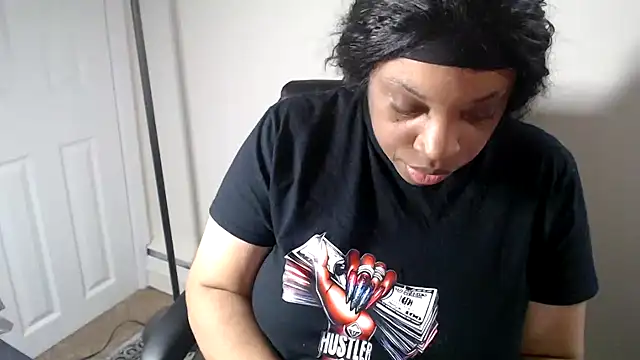 Sexymona1218 online show from May 22, 8:58 pm