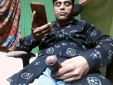 Snapshot of desiboy1101 chatting on December 21, 1:32 pm desiboy1101 online show from December 21, 1:32 pm