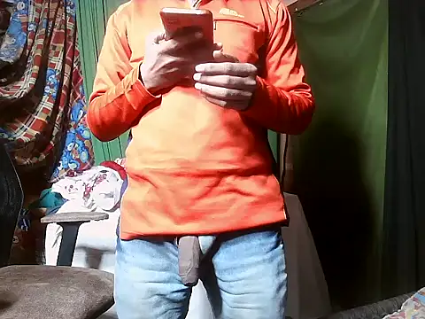 Snapshot of desiboy1101 chatting on December 31, 2:03 pm desiboy1101 online show from December 31, 2:03 pm