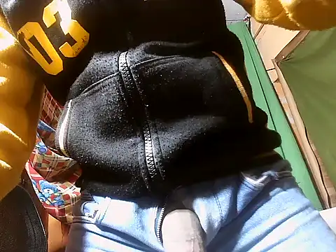 Snapshot of desiboy1101 chatting on January 3, 3:38 am desiboy1101 online show from January 3, 3:38 am