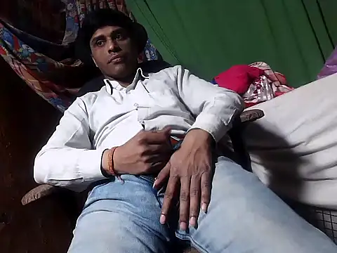 Snapshot of desiboy1101 chatting on January 21, 1:32 pm desiboy1101 online show from January 21, 1:32 pm