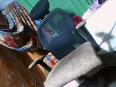 Snapshot of desiboy1101 chatting on January 24, 3:32 am desiboy1101 online show from January 24, 3:32 am