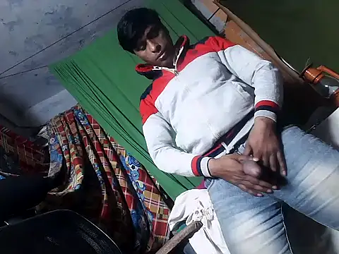 Snapshot of desiboy1101 chatting on February 22, 2:52 pm desiboy1101 online show from February 22, 2:52 pm