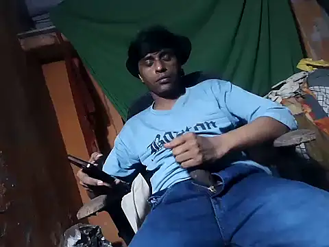 Snapshot of desiboy1101 chatting on May 28, 1:52 pm desiboy1101 online show from May 28, 1:52 pm