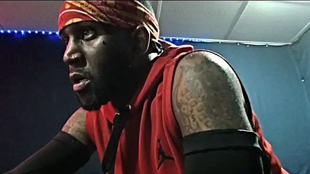 iBreakHeartz online show from November 4, 2:38 pm