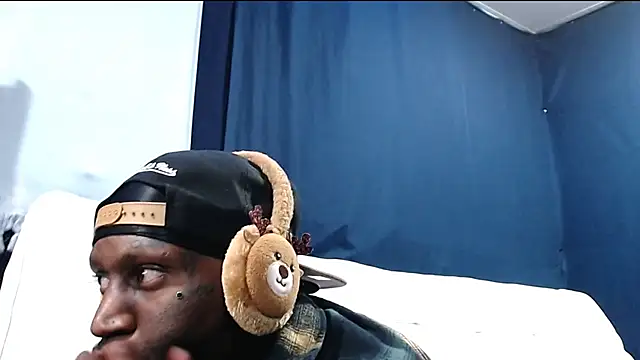 iBreakHeartz online show from November 30, 11:36 am