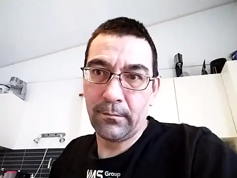 Snapshot of dick81 chatting on March 22, 9:56 am dick81 online show from March 22, 9:56 am