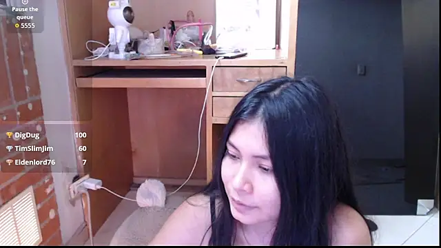 Snapshot of evolet01 chatting on April 19, 9:06 pm evolet01 online show from April 19, 9:06 pm