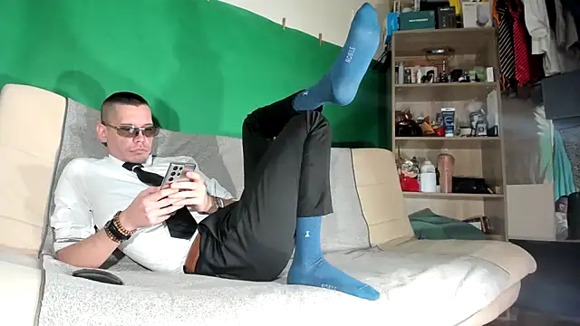 viraglaci18xh online show from March 9, 4:11 pm