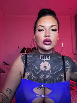 Snapshot of _MelinaCurves_ chatting on April 7, 10:09 pm MelinaCurves online show from April 7, 10:09 pm