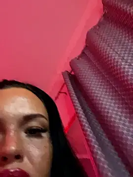 Snapshot of _MelinaCurves_ chatting on May 9, 11:21 pm MelinaCurves online show from May 9, 11:21 pm