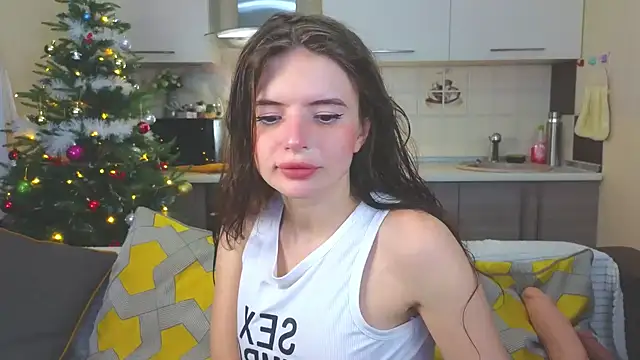 Snapshot of Naughty_Alice chatting on December 15, 1:00 pm Naughty Alice online show from December 15, 1:00 pm
