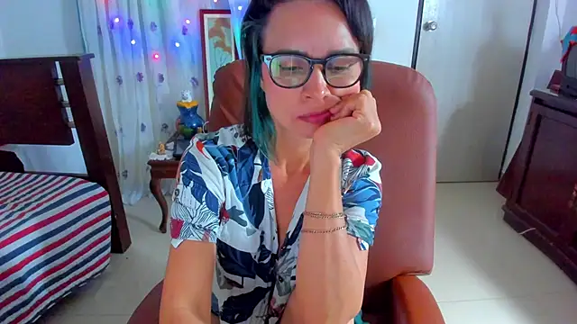 Snapshot of BrianaGarner chatting on February 19, 5:20 pm BrianaGarner online show from February 19, 5:20 pm