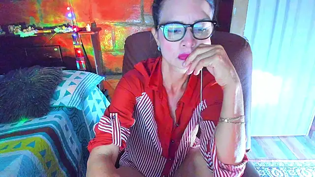 Snapshot of BrianaGarner chatting on March 13, 7:37 am BrianaGarner online show from March 13, 7:37 am