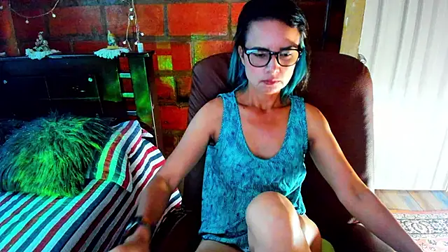 Snapshot of BrianaGarner chatting on March 25, 7:53 pm BrianaGarner online show from March 25, 7:53 pm