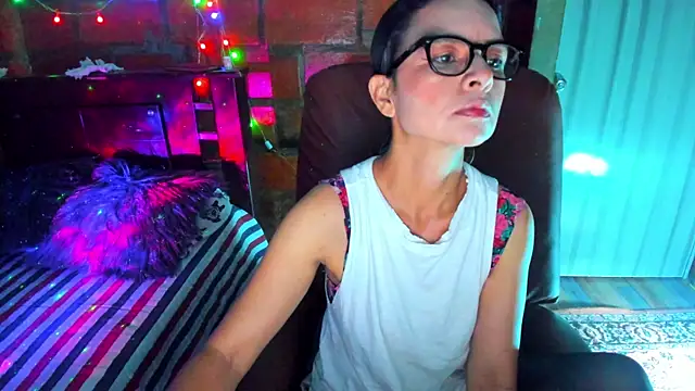 Snapshot of BrianaGarner chatting on March 30, 6:58 am BrianaGarner online show from March 30, 6:58 am