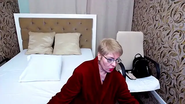 Snapshot of LadyLibely chatting on December 10, 10:49 am LadyLibely online show from December 10, 10:49 am