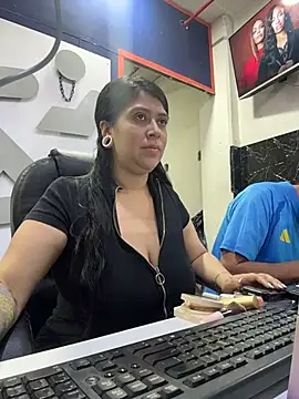 Snapshot of emilyjohanson chatting on June 23, 6:50 pm emilyjohanson online show from June 23, 6:50 pm