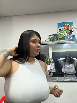 Snapshot of emilyjohanson chatting on July 17, 4:56 pm emilyjohanson online show from July 17, 4:56 pm