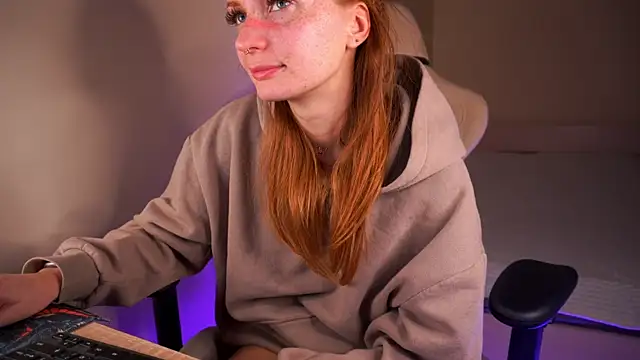 Snapshot of Liuba_Fox chatting on February 5, 8:46 pm Liuba Fox online show from February 5, 8:46 pm