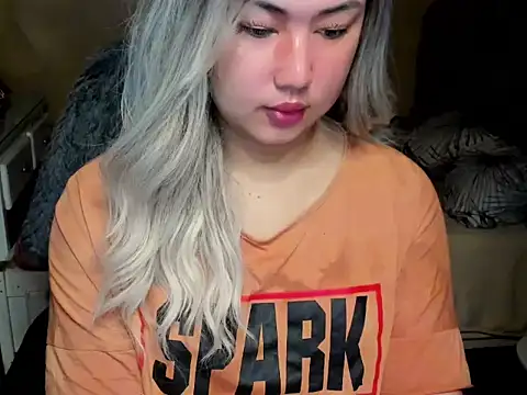 HOTnWILDalice online show from January 25, 3:40 am