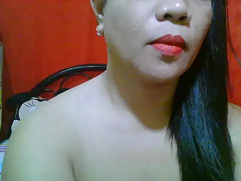 Snapshot of xsweetlips69x chatting on December 8, 4:35 am xsweetlips69x online show from December 8, 4:35 am