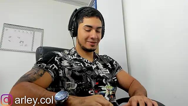 Snapshot of Dimitri_Colleman chatting on December 6, 7:54 am Dimitri Colleman online show from December 6, 7:54 am