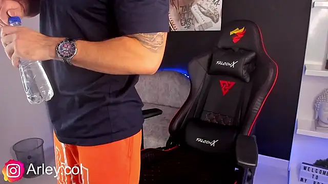 Snapshot of Dimitri_Colleman chatting on December 9, 7:18 pm Dimitri Colleman online show from December 9, 7:18 pm