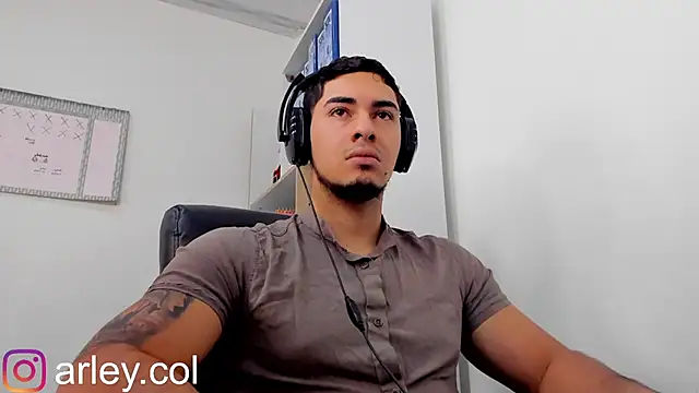 Snapshot of Dimitri_Colleman chatting on December 15, 5:34 am Dimitri Colleman online show from December 15, 5:34 am