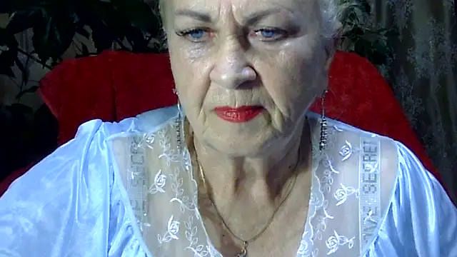 Emma52610 online show from November 18, 7:35 am