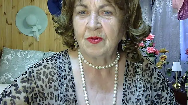 Emma52610 online show from June 18, 11:36 am